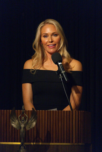 Heidi Watney dinner emcee speaking to the audience
